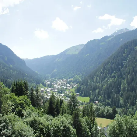 In Near De Vonnes * Châtel